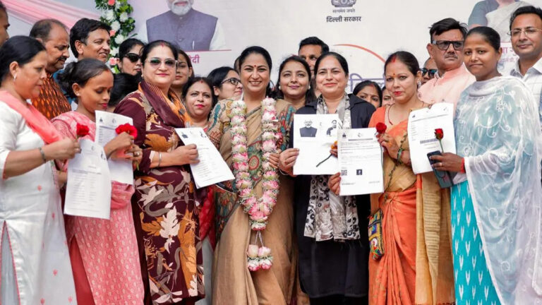 Delhi CM Rekha Gupta with women beneficiaries